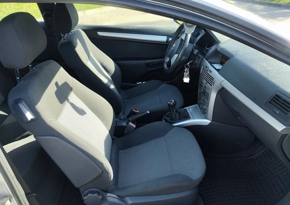 Opel Astra cena 10900 przebieg: 243000, rok produkcji 2009 z Ustrzyki Dolne małe 254